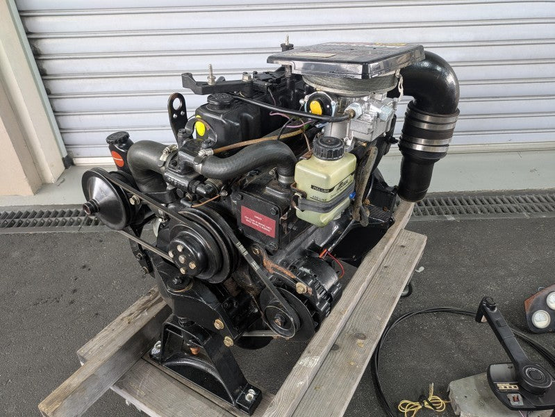 Used ENGINE Mercruiser 3.0LX Complete[Fresh water, Great condition] [X2505-04]