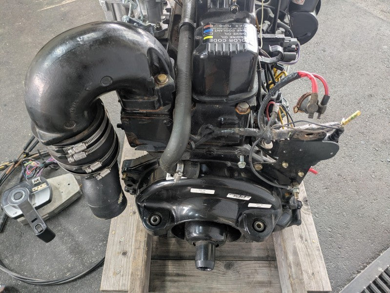 Used ENGINE Mercruiser 3.0LX Complete[Fresh water, Great condition] [X2505-04]